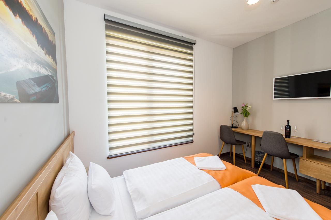 Pilvax Hotel Superior カロチャ エクステリア 写真