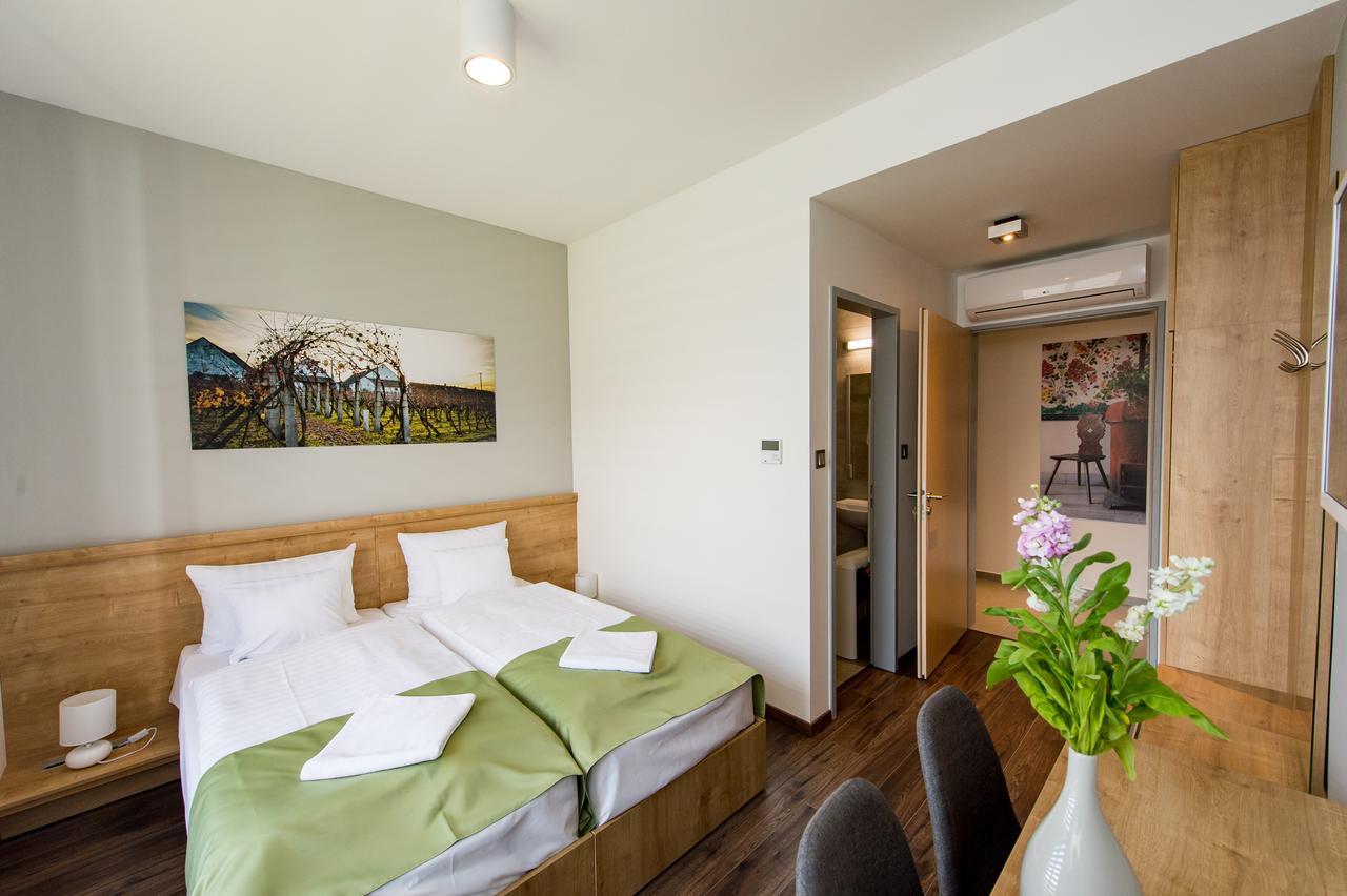 Pilvax Hotel Superior カロチャ エクステリア 写真