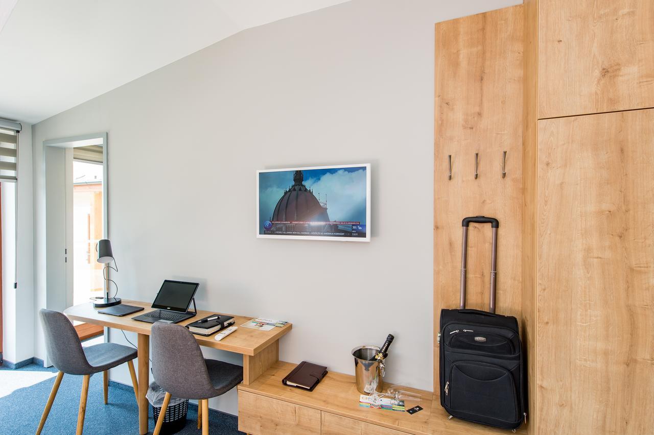 Pilvax Hotel Superior カロチャ エクステリア 写真